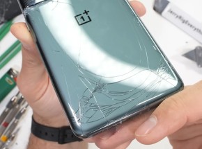 OnePlus 11 có độ bền tốt đến ngạc nhiên, chuyên gia tấm tắc khen hay